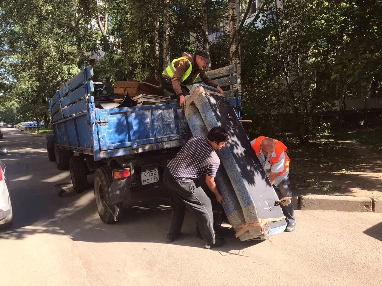 Профессиональный вывоз крупногабаритного мусора в Химках в октябре