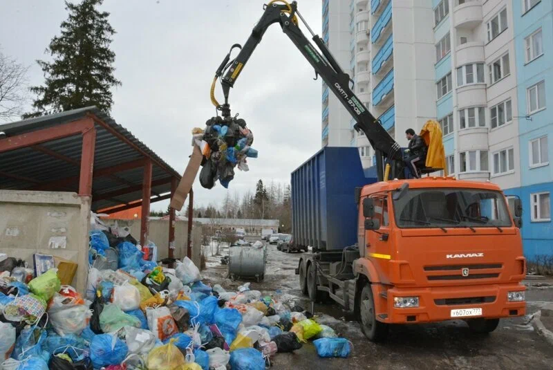Вывоз бытового мусора в Химках с погрузкой в октябре