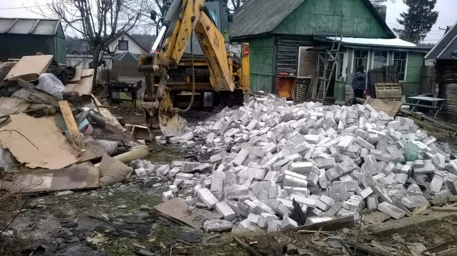 Вывоз мусора после сноса здания в Химках от ПроМусор – цена от 5184 руб., утилизация и уборка стройотходов