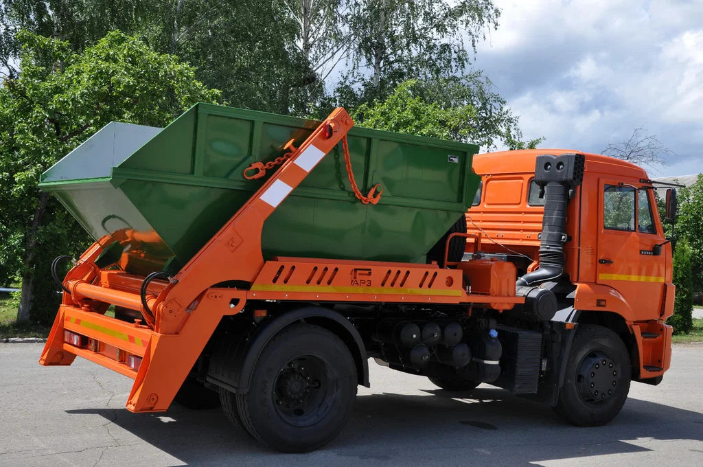 Заказ бункеровоза для вывоза мусора и отходов в Химках в октябре