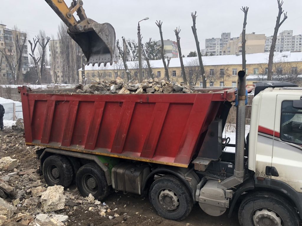 Вывоз мусора Камазом в Химках в октябре