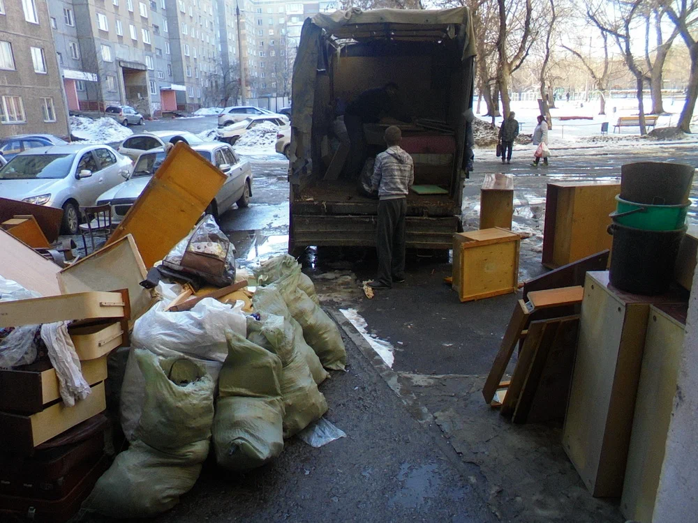 Вывоз мусора из подвала с утилизацией в Химках в октябре